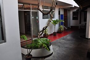 SURF UNA Beach Hotel