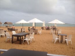 SURF UNA Beach Hotel