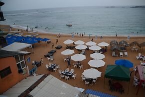 SURF UNA Beach Hotel