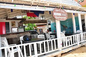 SURF UNA Beach Hotel