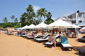 SURF UNA Beach Hotel