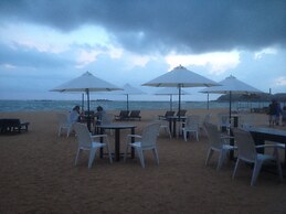 SURF UNA Beach Hotel