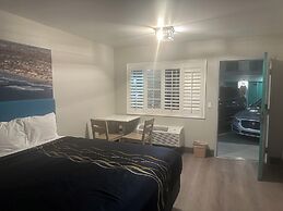 Super 8 by Wyndham Oceanside Downtown