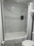 Super 8 by Wyndham Oceanside Downtown