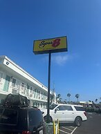 Super 8 by Wyndham Oceanside Downtown