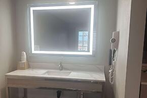 Super 8 by Wyndham Oceanside Downtown