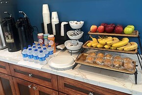 Super 8 by Wyndham Oceanside Downtown