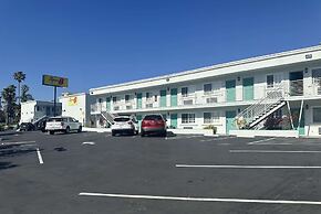 Super 8 by Wyndham Oceanside Downtown