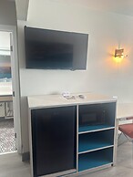 Super 8 by Wyndham Oceanside Downtown