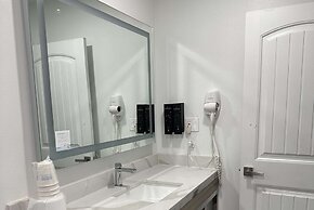 Super 8 by Wyndham Oceanside Downtown