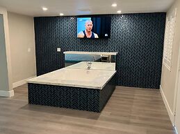 Super 8 by Wyndham Oceanside Downtown