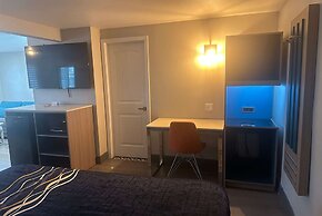 Super 8 by Wyndham Oceanside Downtown