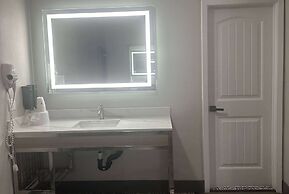 Super 8 by Wyndham Oceanside Downtown