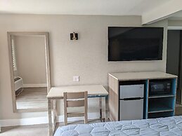 Super 8 by Wyndham Oceanside Downtown