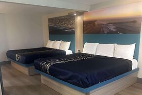 Super 8 by Wyndham Oceanside Downtown