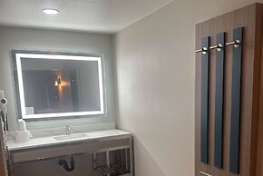 Super 8 by Wyndham Oceanside Downtown