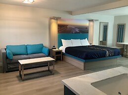 Super 8 by Wyndham Oceanside Downtown