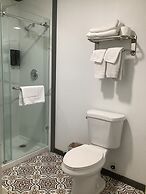 Super 8 by Wyndham Oceanside Downtown