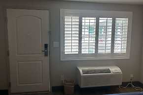 Super 8 by Wyndham Oceanside Downtown