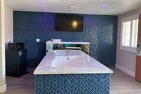 Super 8 by Wyndham Oceanside Downtown