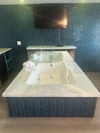 Super 8 by Wyndham Oceanside Downtown