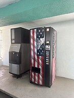 Super 8 by Wyndham Oceanside Downtown