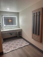 Super 8 by Wyndham Oceanside Downtown