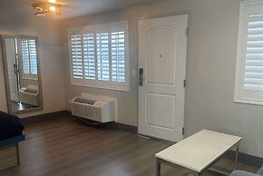 Super 8 by Wyndham Oceanside Downtown