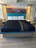Super 8 by Wyndham Oceanside Downtown