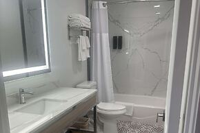 Super 8 by Wyndham Oceanside Downtown