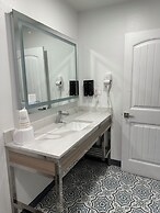 Super 8 by Wyndham Oceanside Downtown