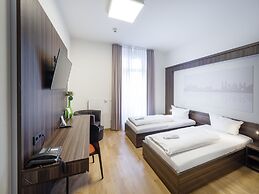 sevenDays Hotel BoardingHouse