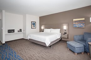 Holiday Inn Express & Suites Great Bend by IHG