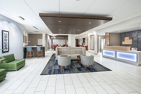 Holiday Inn Express & Suites Great Bend by IHG