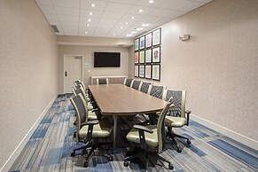 Holiday Inn Express & Suites Great Bend by IHG