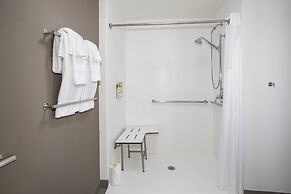 Holiday Inn Express & Suites Great Bend by IHG