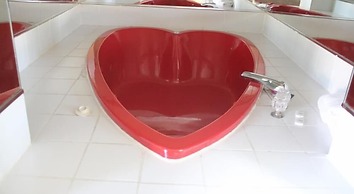 Niagara Inn & Suites