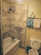 Wakiki Motel & Lounge