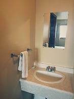 Wakiki Motel & Lounge