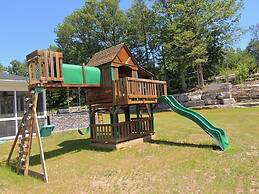 Angel Rock Waterfront Cottages and Vacation Homes