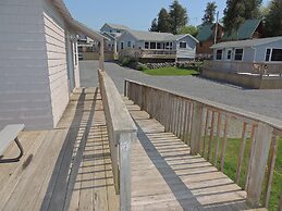 Angel Rock Waterfront Cottages and Vacation Homes