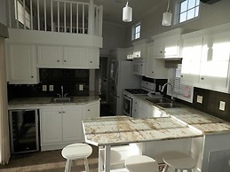 Angel Rock Waterfront Cottages and Vacation Homes