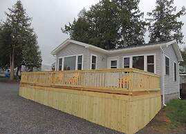 Angel Rock Waterfront Cottages and Vacation Homes