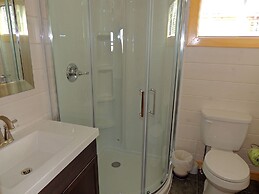 Angel Rock Waterfront Cottages and Vacation Homes