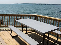 Angel Rock Waterfront Cottages and Vacation Homes