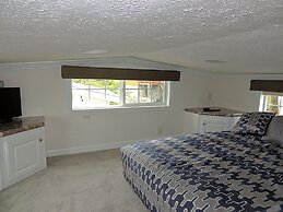 Angel Rock Waterfront Cottages and Vacation Homes