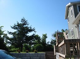 Angel Rock Waterfront Cottages and Vacation Homes