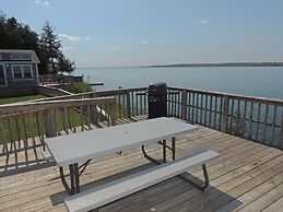 Angel Rock Waterfront Cottages and Vacation Homes