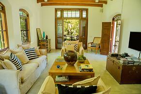 MO River House