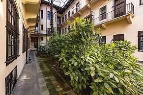 Amber Gardenview Studios